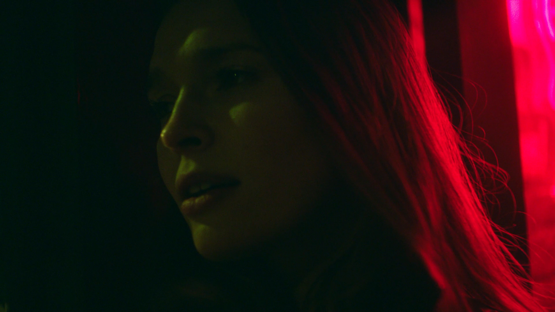 AnnaCalvi_Now I see a Darkness_H264 (02456)